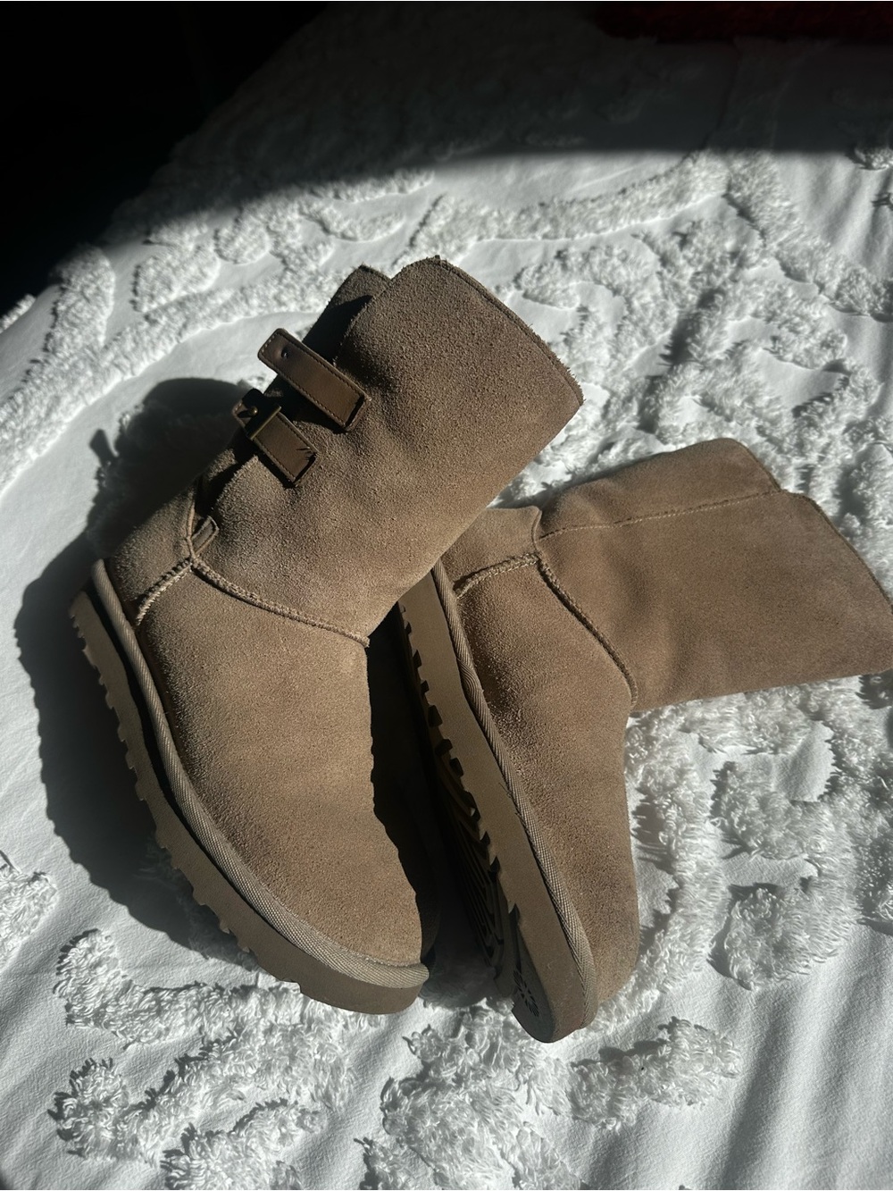 Ugg - Picture 2 of 6